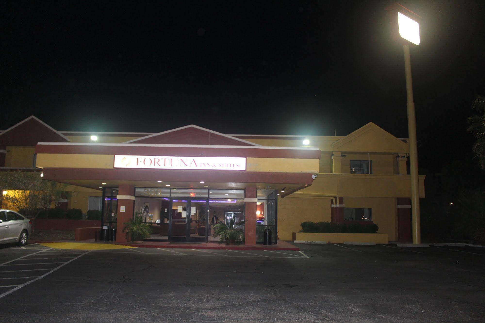 Fortuna Inn And Suites Tucson Bagian luar foto