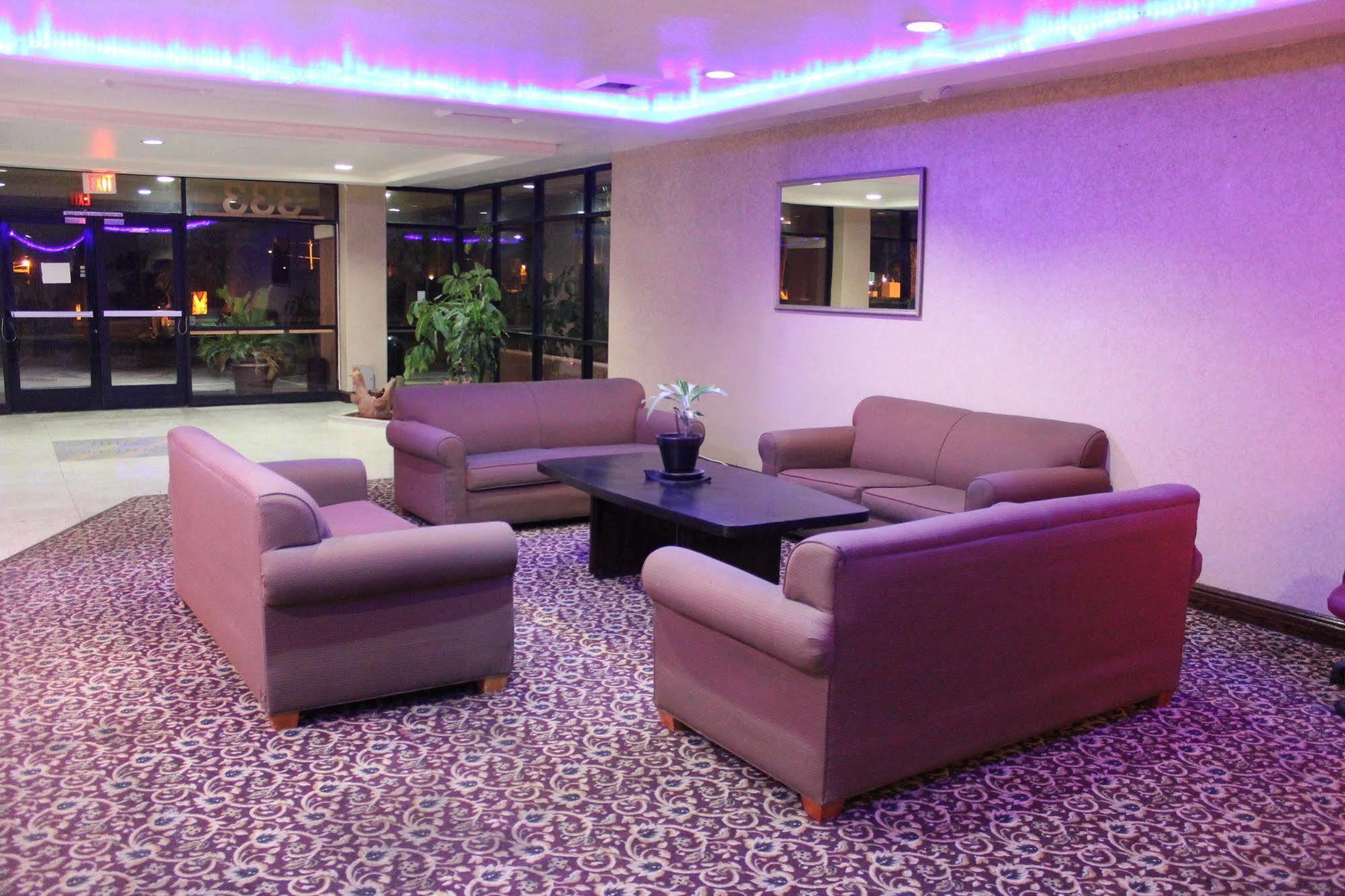 Fortuna Inn And Suites Tucson Bagian luar foto