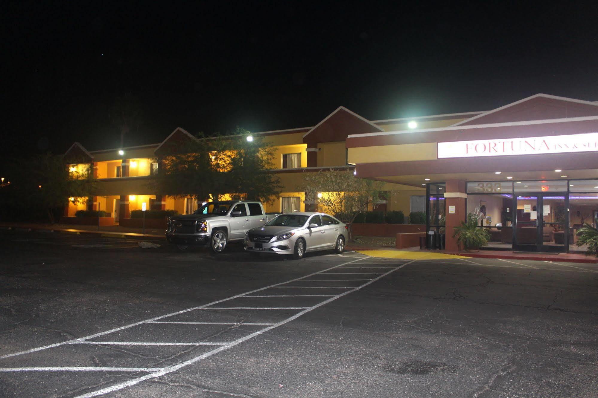 Fortuna Inn And Suites Tucson Bagian luar foto